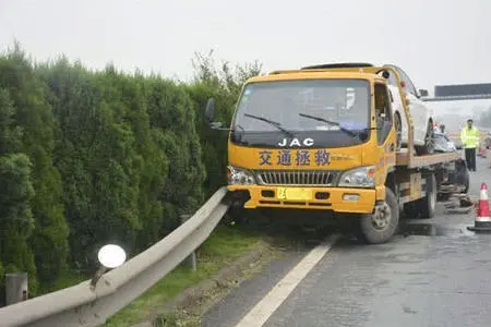 哈尚高速G10-北京高速拖车救援-车辆维修补胎